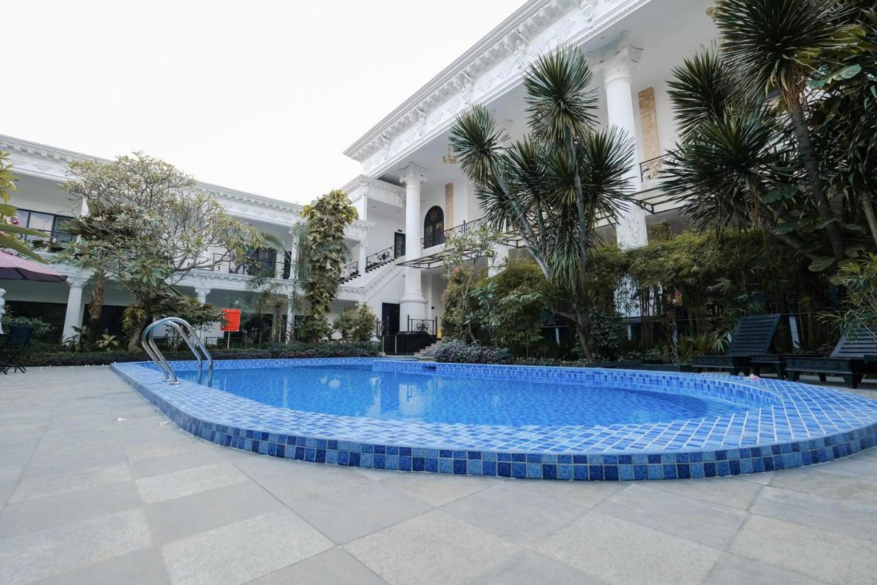 The Grand Palace Hotel יוגיאקרטה מראה חיצוני תמונה