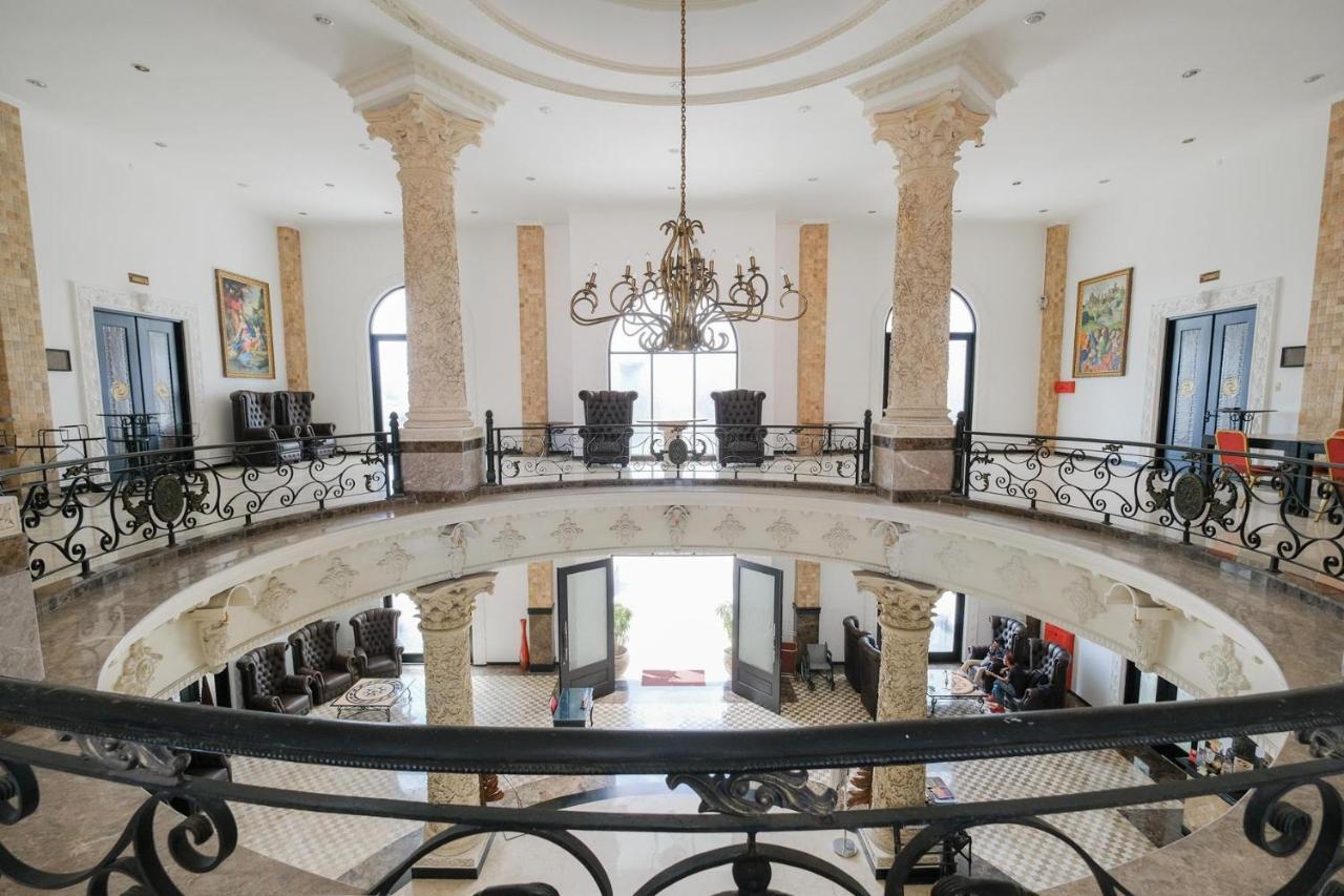 The Grand Palace Hotel יוגיאקרטה מראה חיצוני תמונה