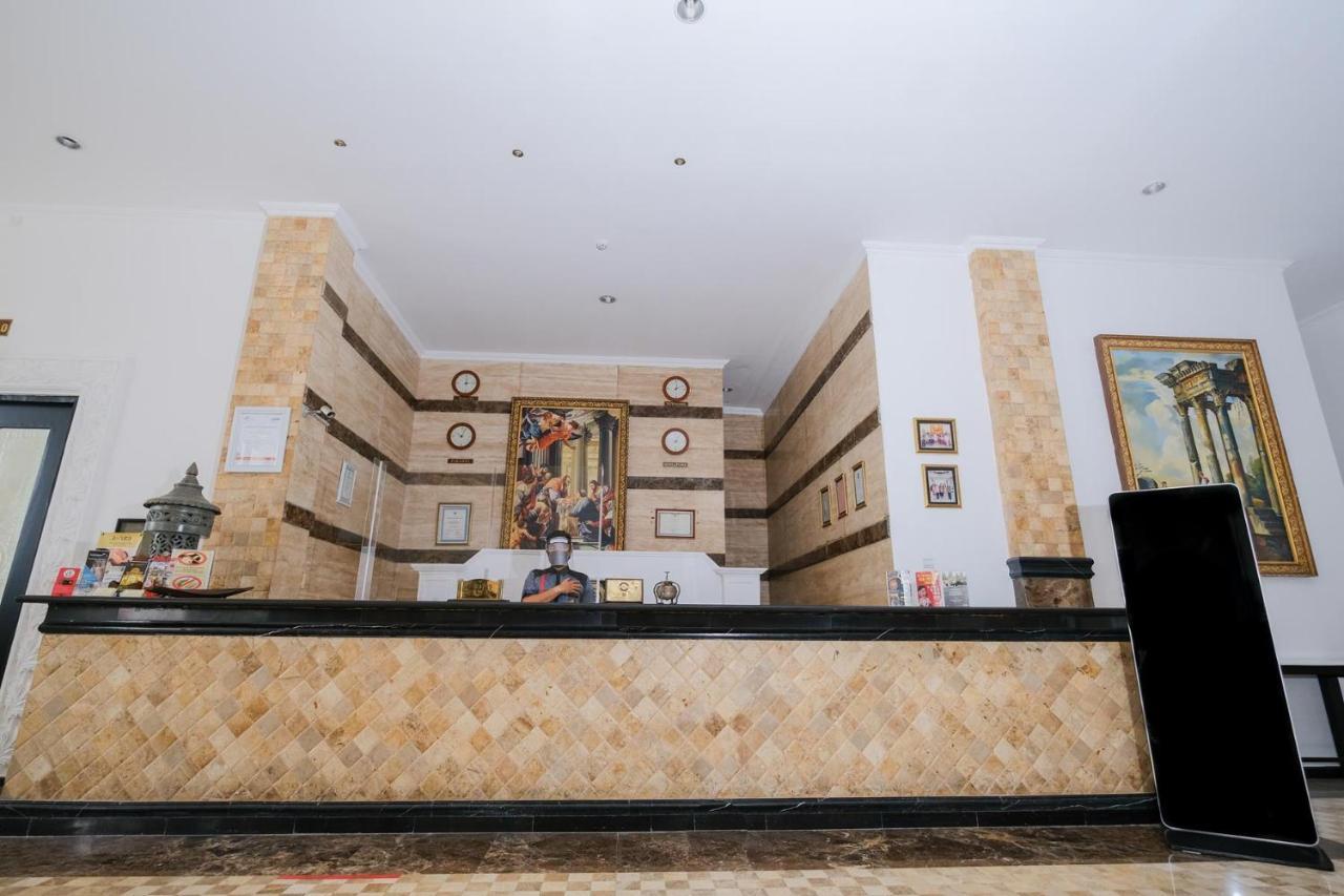 The Grand Palace Hotel יוגיאקרטה מראה חיצוני תמונה