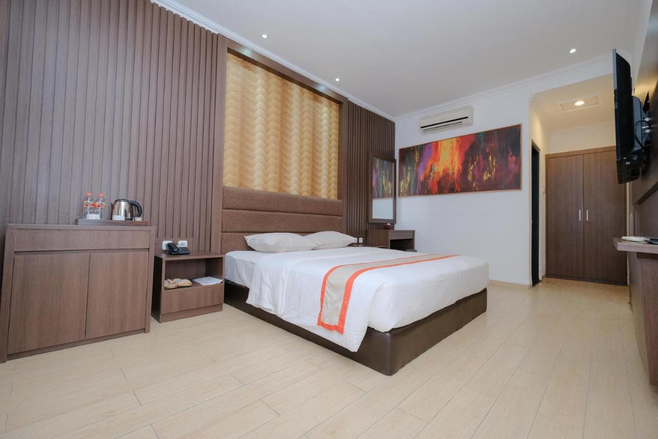 The Grand Palace Hotel יוגיאקרטה מראה חיצוני תמונה