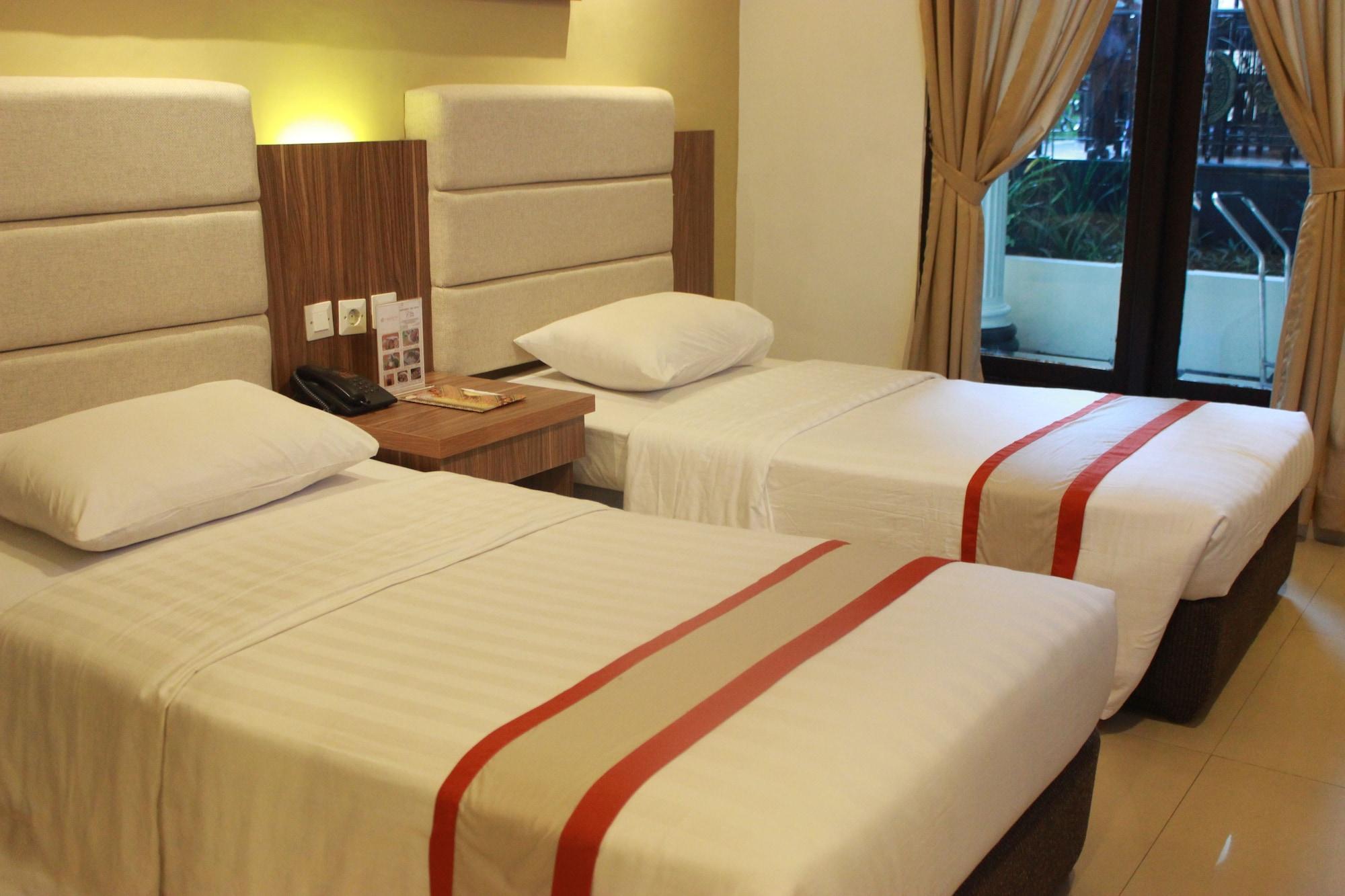 The Grand Palace Hotel יוגיאקרטה מראה חיצוני תמונה