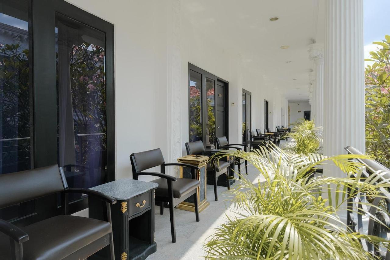 The Grand Palace Hotel יוגיאקרטה מראה חיצוני תמונה