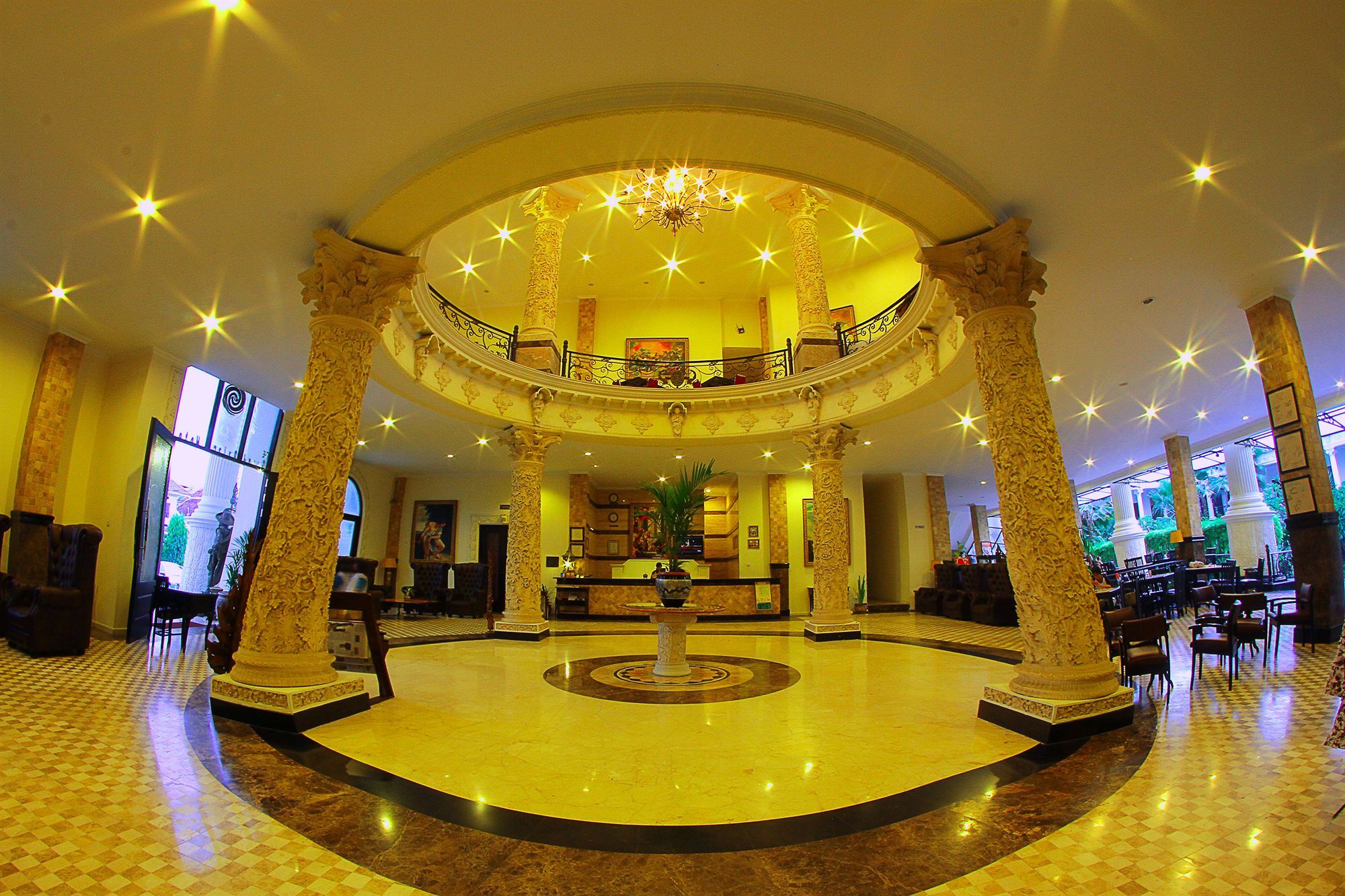 The Grand Palace Hotel יוגיאקרטה מראה חיצוני תמונה